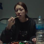 独自生活的人们 혼자 사는 사람들