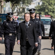 致敬中国英雄