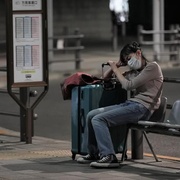 在公交车站直到黎明 夜明けまでバス停で
