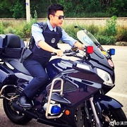 警察锅哥