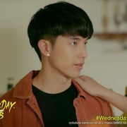 周三俱乐部 คนกลางแล้วไง