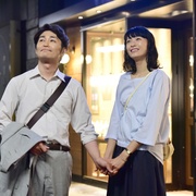 每天回家都会看到老婆在装死 家に帰ると妻が必ず死んだふりをしています。