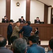 法官李汉英 판사 이한영