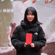 校服的裙摆