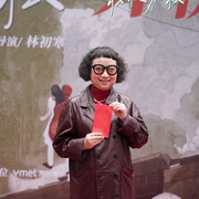 校服的裙摆