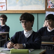 穿粉红色裤子的男孩 Il ragazzo dai pantaloni rosa