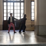 穿粉红色裤子的男孩 Il ragazzo dai pantaloni rosa