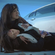 白色轿车里的女人 하얀차를 탄 여자
