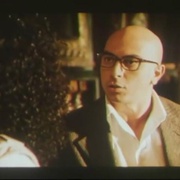 穿黄鞋的人是凶手 L'assassino è quello con le scarpe gialle