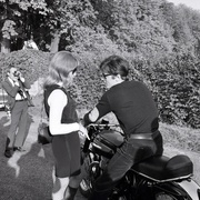 摩托车上的女孩 The Girl on a Motorcycle