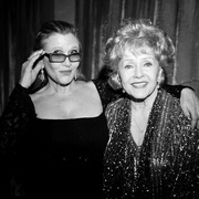 明亮之星：主演凯莉·费雪和戴比·雷诺兹 Bright Lights: Starring Carrie Fisher and Debbie Reynolds