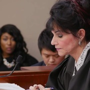 在金牌的核心：美国体操丑闻 At the Heart of Gold: Inside the USA Gymnastics Scandal
