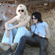 点击查看图片 逃亡乐队 The Runaways